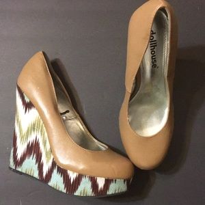 Dollhouse wedges